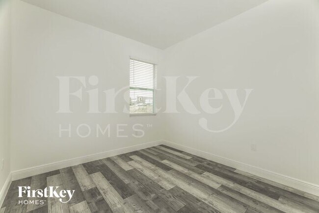 Building Photo - 301 Cimarron Ct