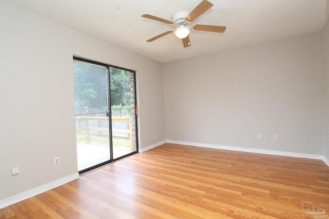 Building Photo - 4630 Bellview Ave