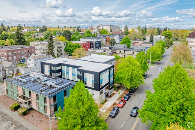 Building Photo - 810 Yakima Ave