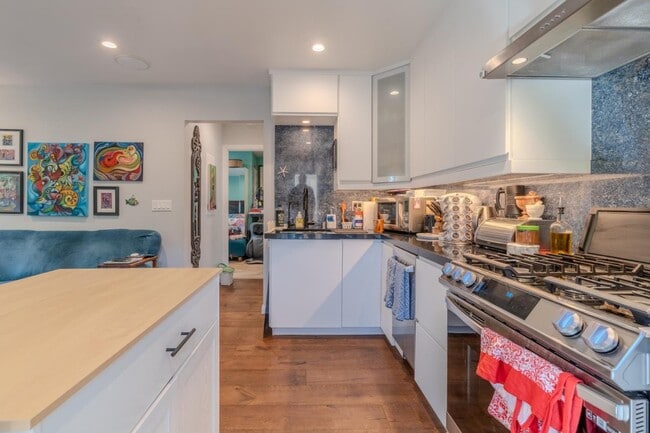 Building Photo - 350 6th St