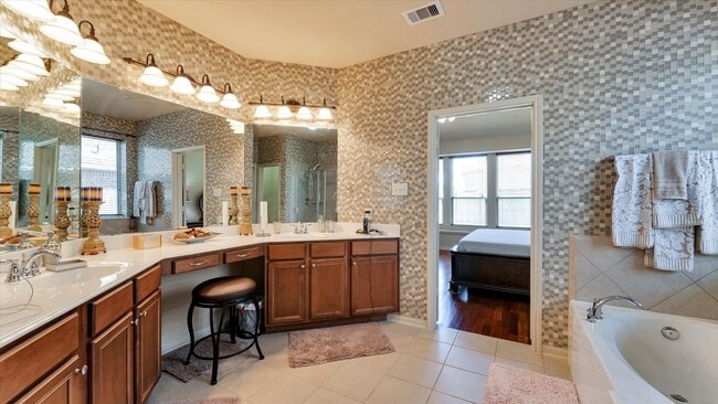 Building Photo - 17915 Quiet Loch Ln