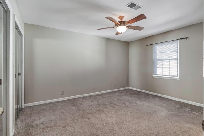 Building Photo - 1217 Carriage Park Dr