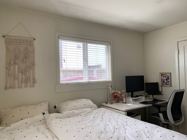 Building Photo - Charming 2Bd/1Ba Pleasure Point Cottage – Steps from the Ocean