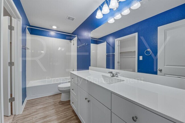 Building Photo - 220 Wonderful Life Way