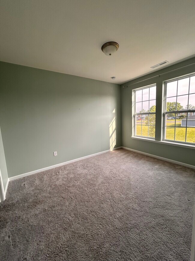 Building Photo - 1099 Valentine Ln