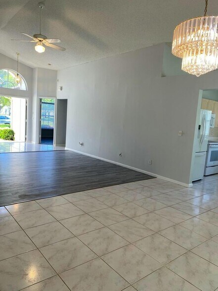 Building Photo - 1883 Oak Berry Cir