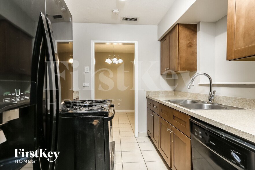 Building Photo - 6100 Harding St