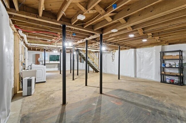 Building Photo - 1272 Lynwyn Ln SE