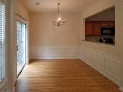 Building Photo - 2434 Fairlie Dr