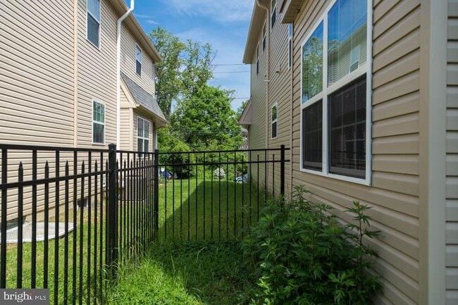 Building Photo - 415 Dearnley St