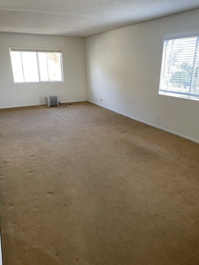 Building Photo - 704 Lookout Dr