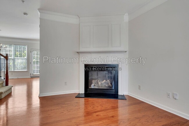 Building Photo - 221 Balaban Cir