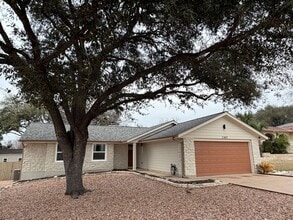 Building Photo - Renovated 4/2 in Beautiful Lago Vista Location