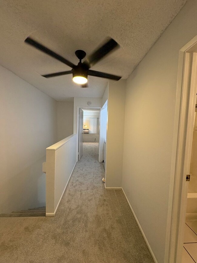 Building Photo - Pet friendly! 2 bedrooms, 1.5 bath, 1 park...