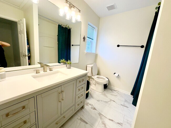 Building Photo - 694 Rock Lake Glen
