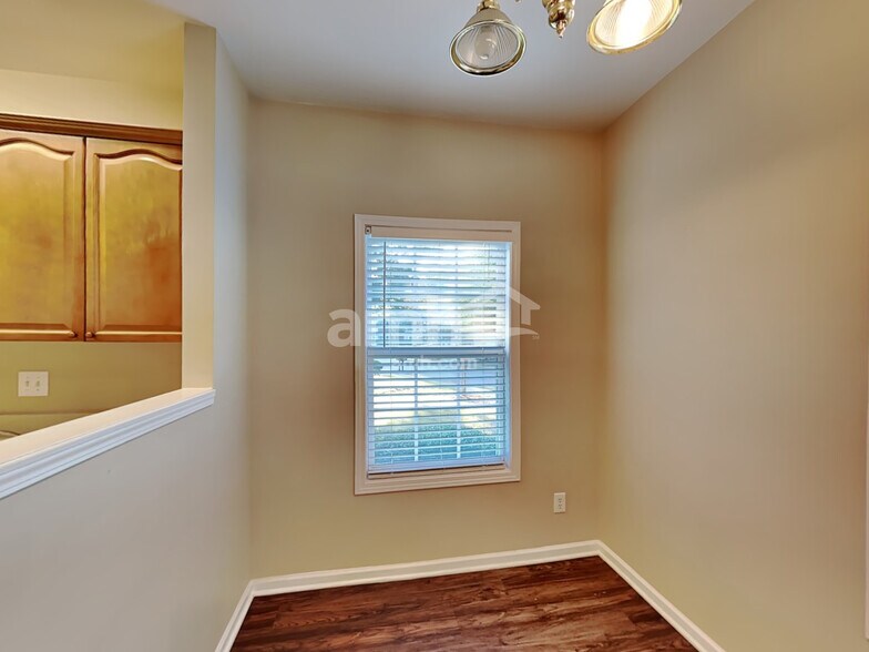 Building Photo - 2341 Suwanee Pointe Dr