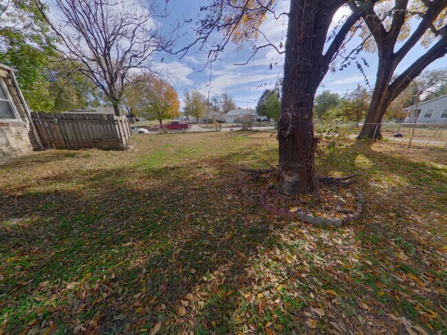 Building Photo - 417 Leonine S St