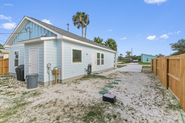 Building Photo - 300 Rustic Oak Ln