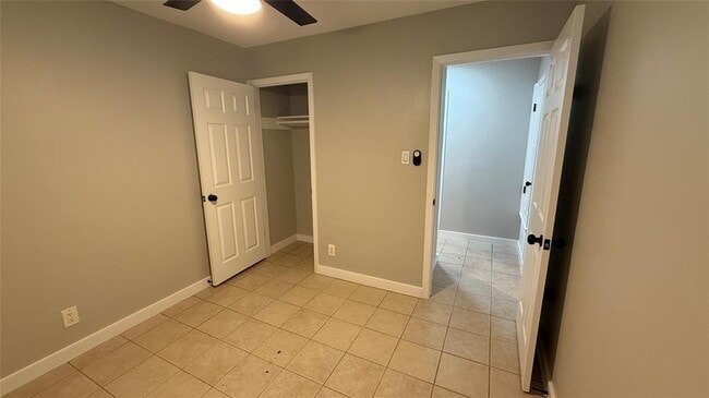 Building Photo - 106 E Longspur Blvd
