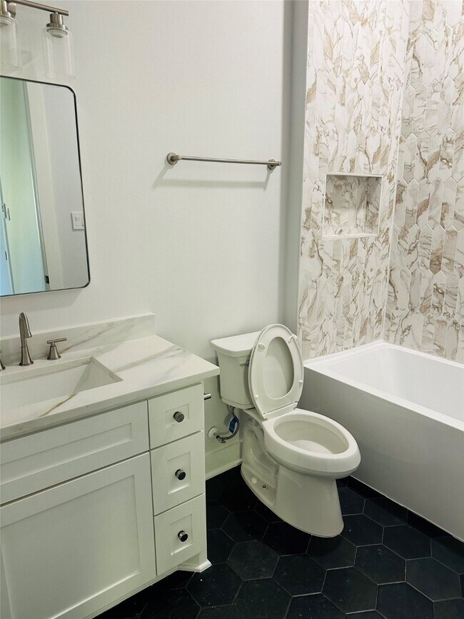 Building Photo - 618 E 35th St