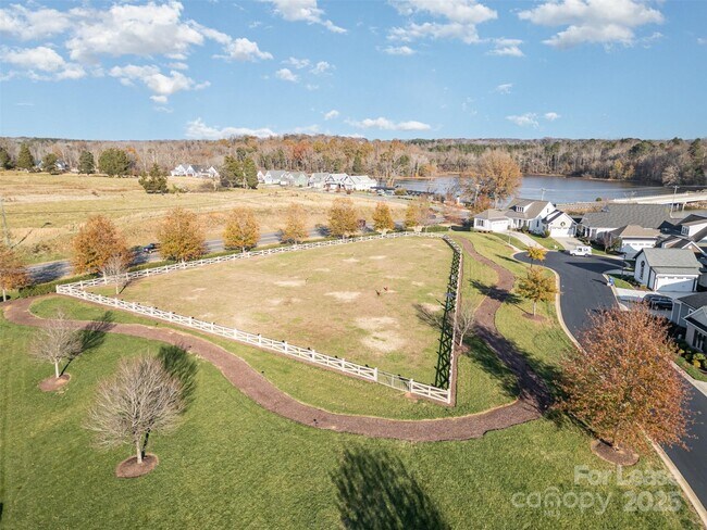Building Photo - 112 Sisters Cove Ct