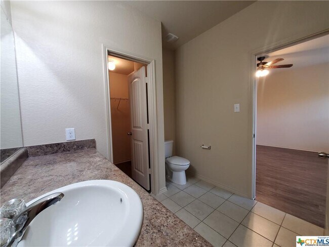 Building Photo - 1536 Gateshead Dr