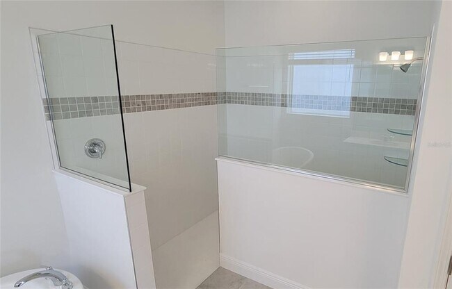 Building Photo - 15142 Lake Bessie Loop