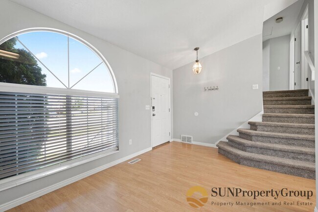 Building Photo - Beautiful Home In Great Roy Location!!