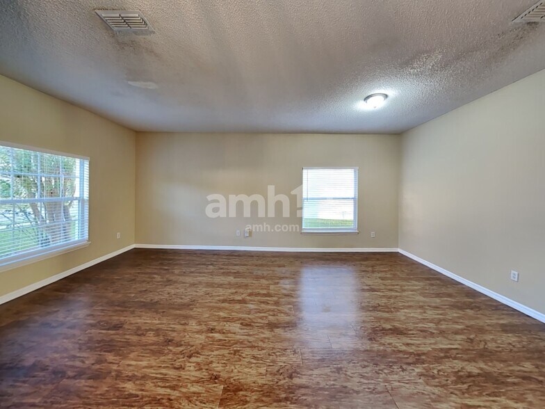 Building Photo - 4470 Waterside Pointe Cir