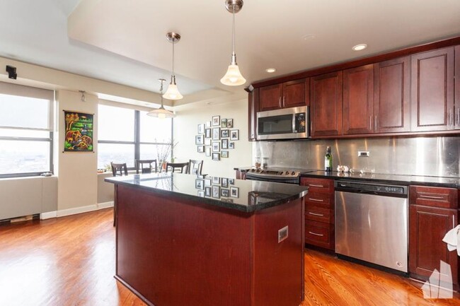 Building Photo - 1 bedroom in Chicago IL 60613