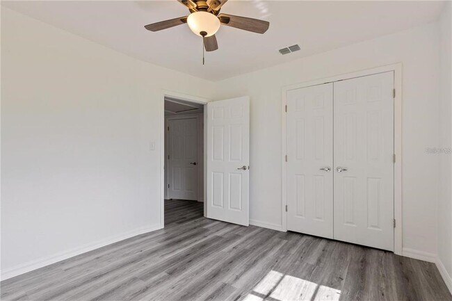 Building Photo - 112 S Fern Rd