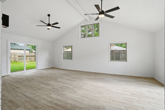 Building Photo - "Charming 4-Bed Oasis with Fireplace in Lubbock - 2 Full Baths & Spacious 2460 Sq Ft!"