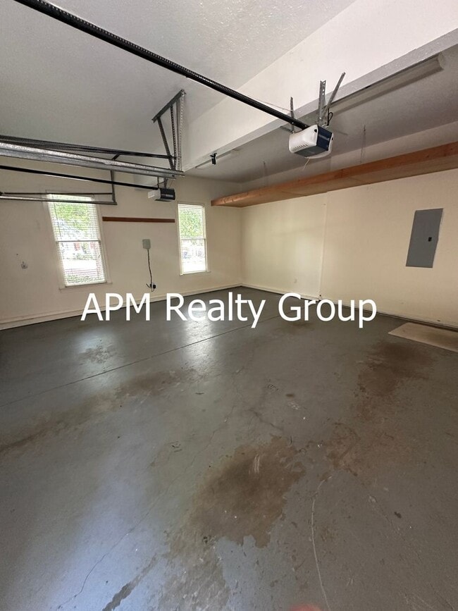 Building Photo - 109 Rolling Creek Cir