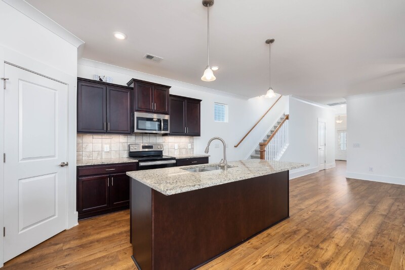 Building Photo - 6055 Gracious Dr