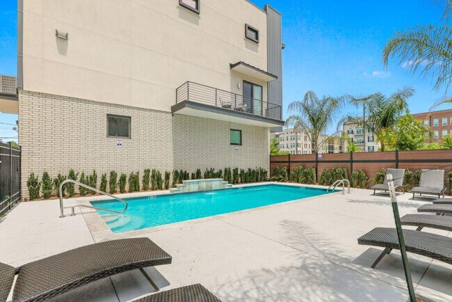 Building Photo - 3737 Bienville Ave