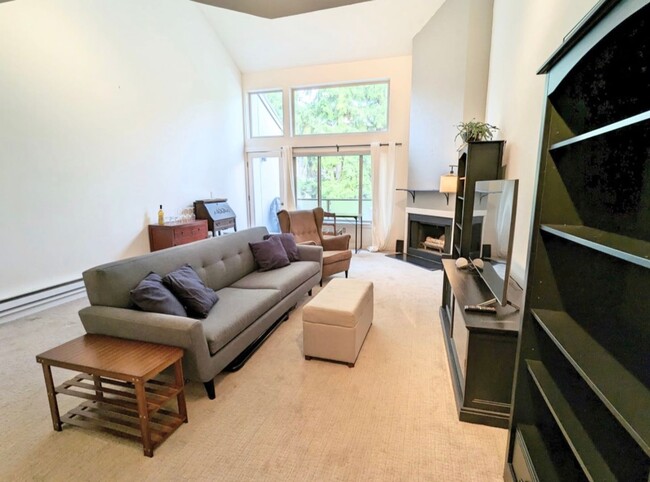 Building Photo - Stunning Sand Point Condo with Loft and Ba...