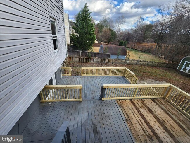 Building Photo - 5625 Reardon Ln