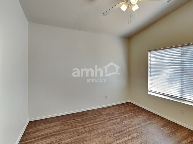 Building Photo - 960 S Banning St