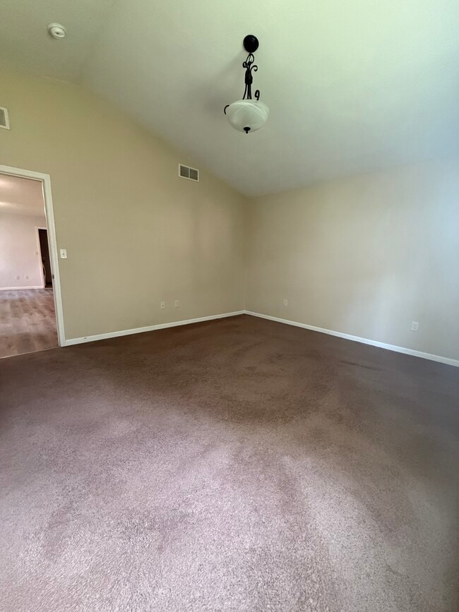 Building Photo - 527 W Harper St