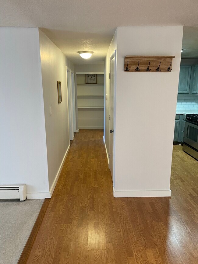 Building Photo - 8 Lancelot Court