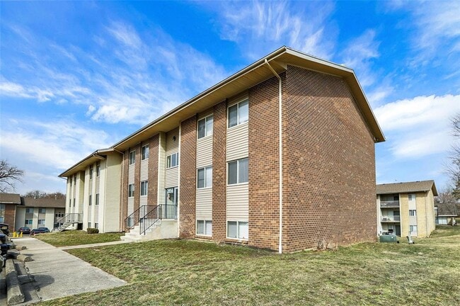 Building Photo - 3771 Cornell Dr