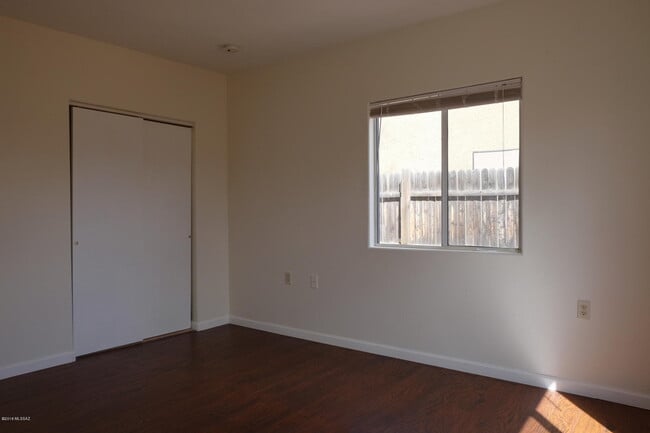 Building Photo - 3144 E Monte Vista Dr