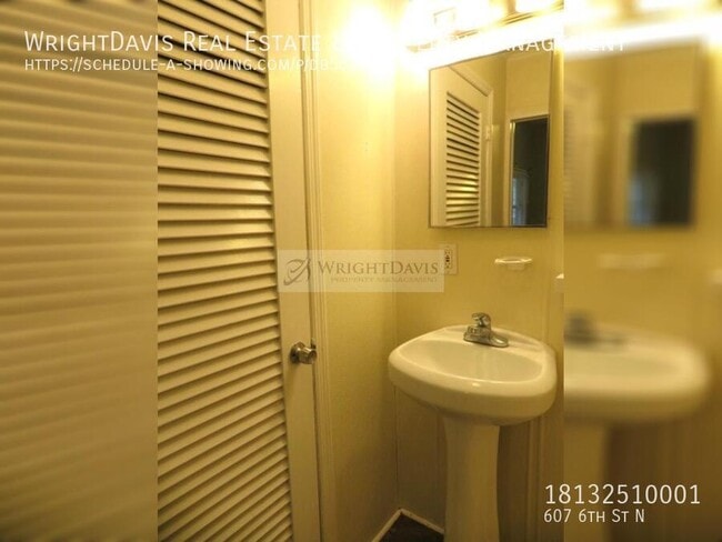 Building Photo - 607 6th Ave N