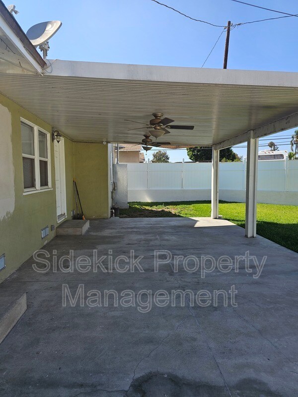 Building Photo - 14115 Oval Dr