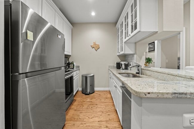 Building Photo - 106 13th St