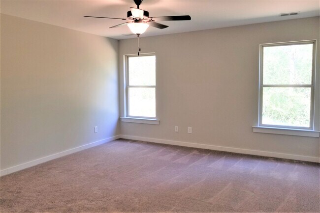 Building Photo - Home for Rent in Lincoln! Available to view with 48 hour notice!