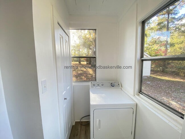 Building Photo - 504 E Atlantic St