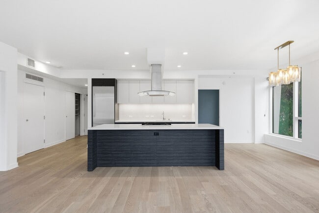 Building Photo - 1688 Pine St