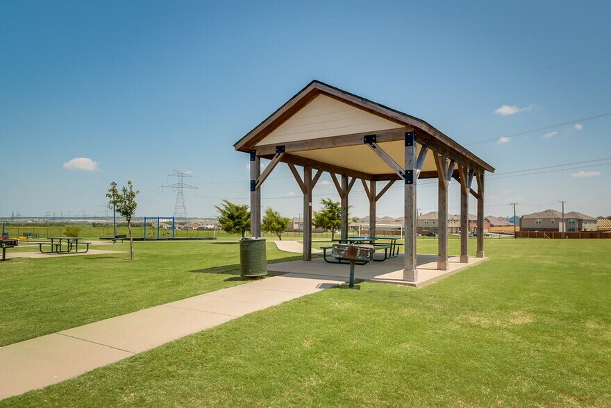 Building Photo - 305 Julian Davis Dr