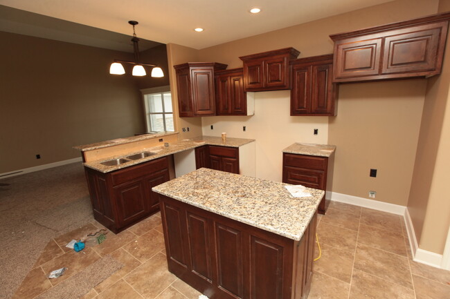 Building Photo - 3 Bedroom, 2 Bathroom Townhouse in Savanna...